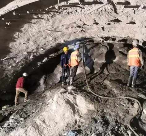 彭阳拱顶带模注浆料的施工流程及注意事项